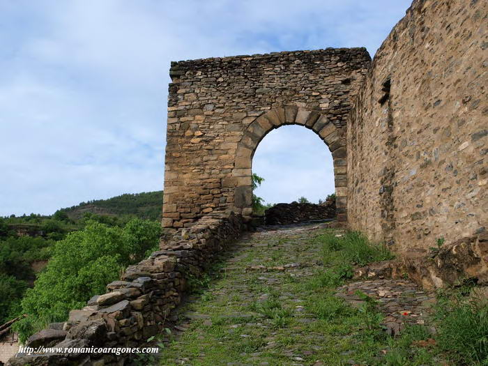 PUERTA DE ACCESO AL RECINTO FORTIFICADO SUPERIOR